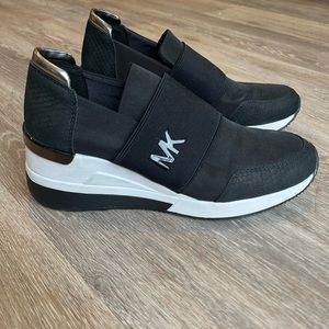 MICHAEL MICHAEL KORS
Women's Felix Signature Logo Bubble Trainer Sneakers